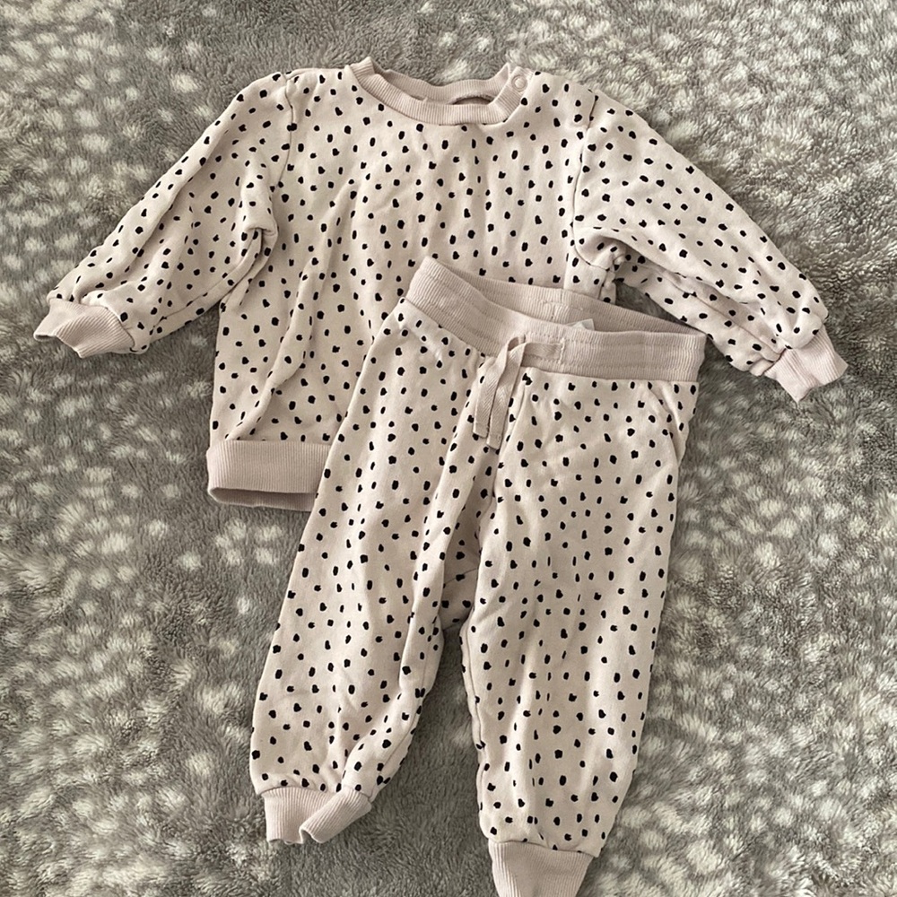 H&M sweatshirt and jogger set. Size 9-12 months.